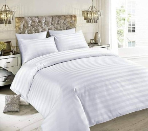 quality-white-duvets-and-bedsheets-big-1