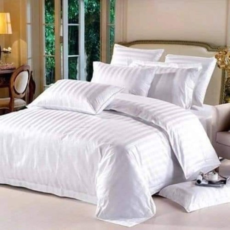 quality-white-duvets-and-bedsheets-big-0